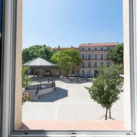 Apartment Fully Equipped Air-conditioned Studio With Views Of The Place Nationale