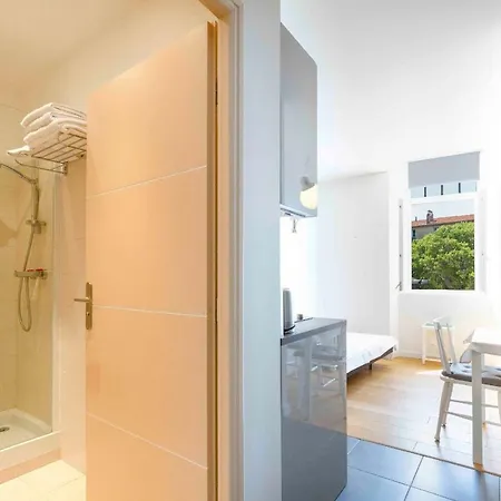 Fully Equipped Air-conditioned Studio With Views Of The Place Nationale